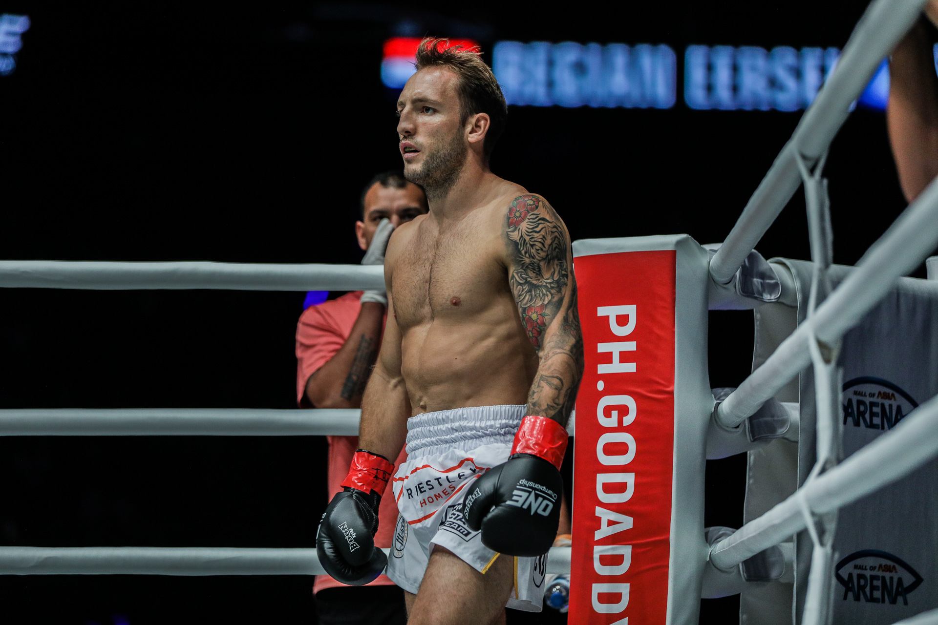 [PHOTOS] Brad Riddell vs Regian Eersel at ONE Super Series at ‘ONE ...