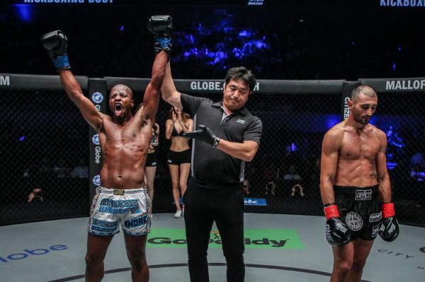 Chris Ngimbi, Atsushi Onari, Armen Petrosyan