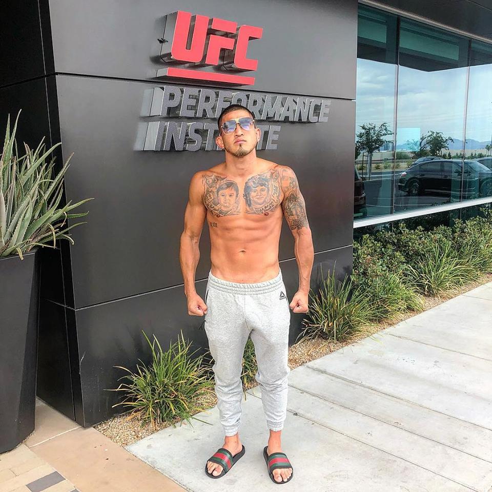 Milwaukee's Anthony Pettis earns 8th UFC win