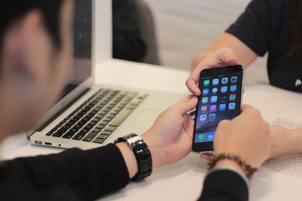 iPhone display repairs 