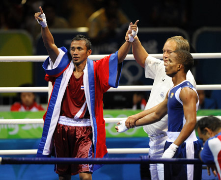 Manus Boonjumnong, Roniel Iglesias Sotolongo (photo by Joe Klamar)