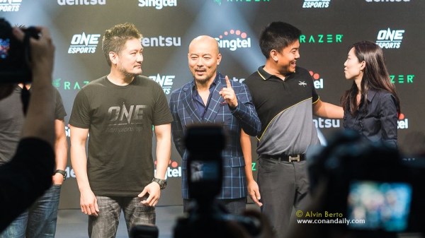 Chatri Sityodtong, Shuntaro Tanaka (photo by Alvin Berto)