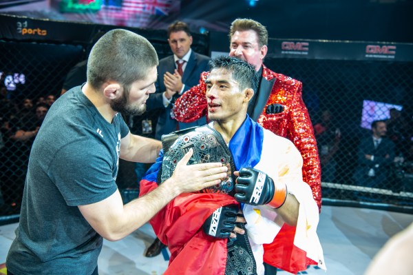 Khabib Nurmagomedov, Stephen Loman (© Brave Combat Federation)