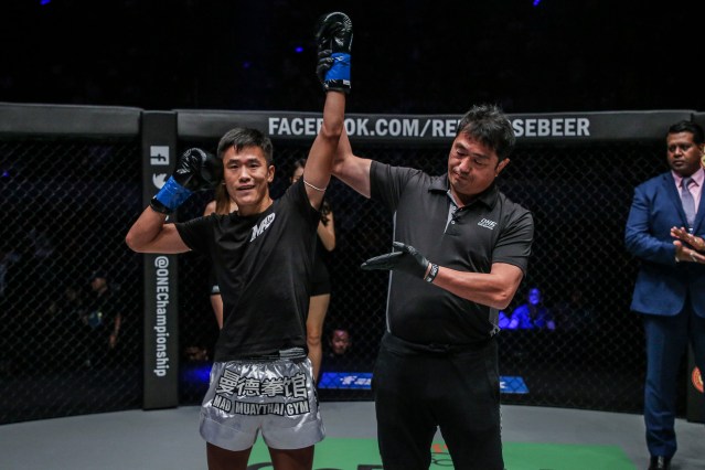 Han Zi Hao, Atsushi Onari (© ONE Championship)