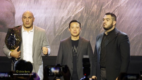 Brandon Vera, Hua Fung Teh, Mauro Cerilli (© Alvin Berto)