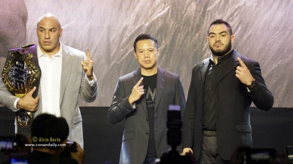 Brandon Vera, Hua Fung Teh, Mauro Cerilli (© Alvin Berto)
