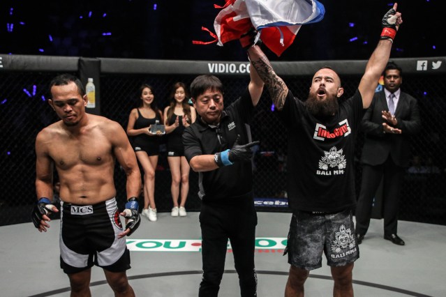Anthony Engelen, Yuji Shimada, Jimmy Yabo (©ONE Championship)