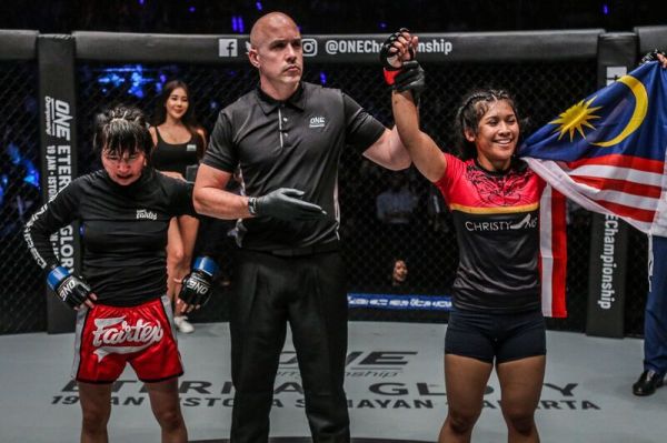 Jenny Huang, Olivier Coste, Jihin Radzuan (© ONE Championship)