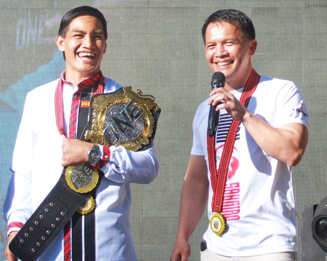 Eduard Folayang, Mark Sangiao (© ONE Championship)