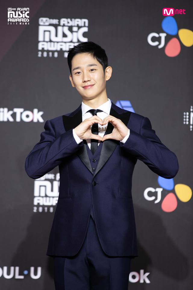 Son Ye Jin's 'Something in the Rain' co-star Jung Hae In hosts 2018 MAMA Premiere in Korea