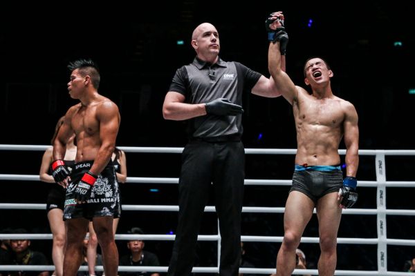 Elipitua Siregar, Olivier Coste, Liu Peng Shuai (© ONE Championship) 