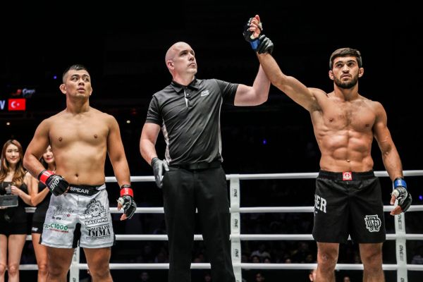 Ev Ting, Olivier Coste, Saygid Guseyn Arslanaliev (© ONE Championship)