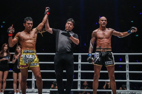 Jo Nattawut, Atsushi Onari, Samy Sana (© ONE Championship)