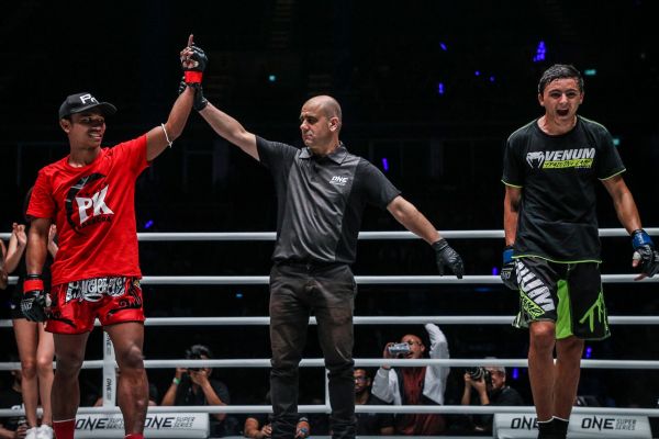 Kongsak P.K.Saenchaimuaythaigym, Elias Dolaptsis, Alaverdi Ramazanov (© ONE Championship)
