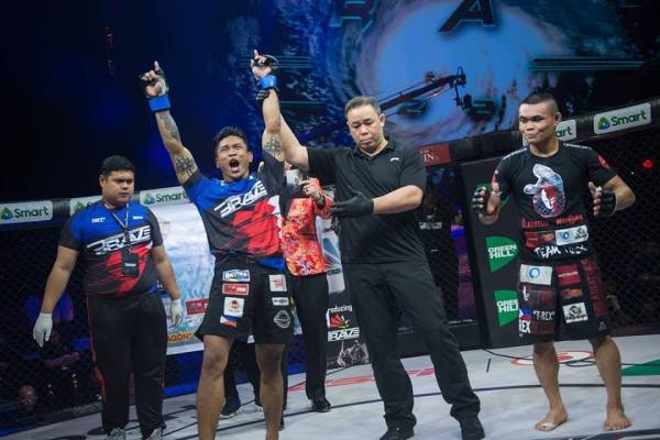 Jayson Margallo, Thomas Fan, Rex de Lara (© Brave Combat Federation)