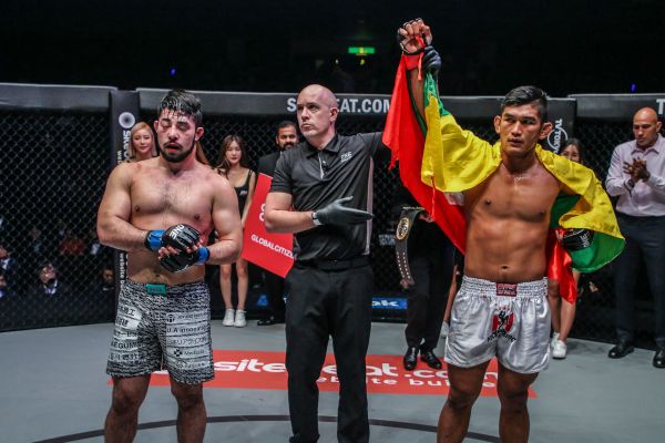 Ken Hasegawa, Olivier Coste, Aung La N Sang (©ONE Championship)
