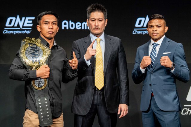 Kevin Belingon, Chatri Sityodtong, Bibiano Fernandez (©ONE Championship)