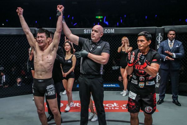 Shinya Aoki, Olivier Coste, Eduard Folayang (©ONE Championship)