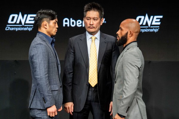 Yuya Wakamatsu, Chatri Sityodtong, Demetrious Johnson (©ONE Championship)
