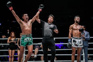 Petchmorakot Petchyindee Academy, Atsushi Onari, Giorgio Petrosyan (© ONE Championship)