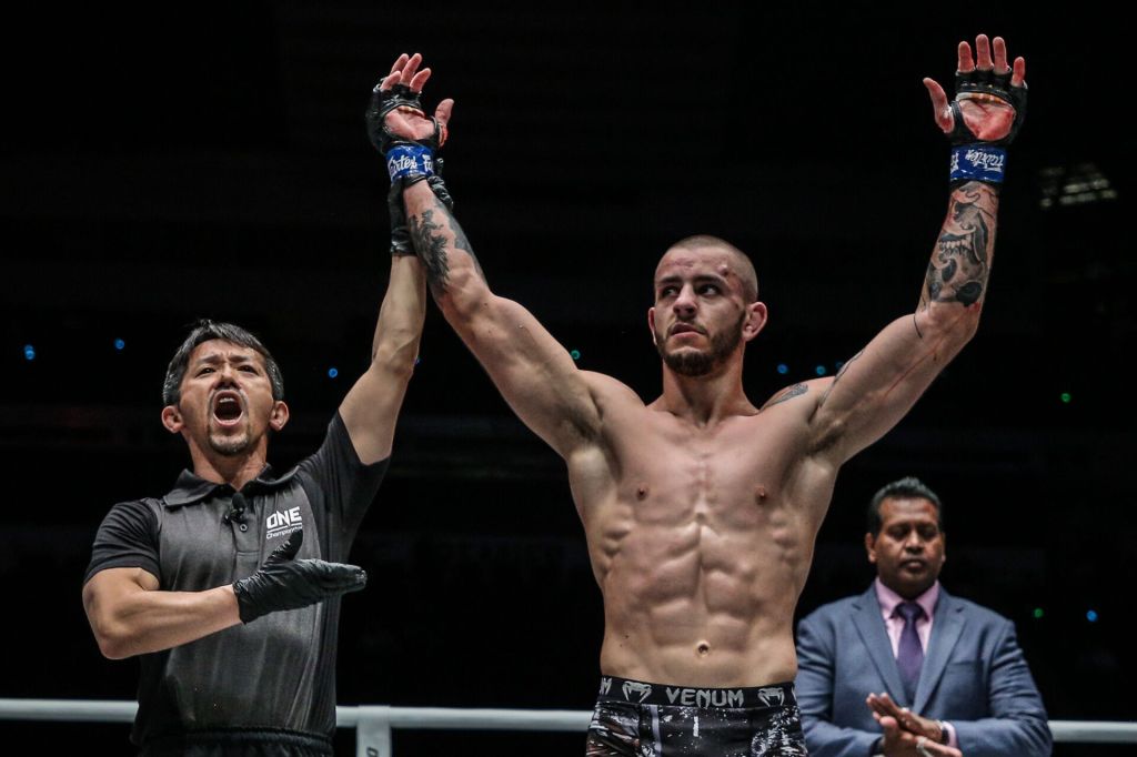 Tomohiro Tsuruwa, Iuri Lapicus (© ONE Championship)
