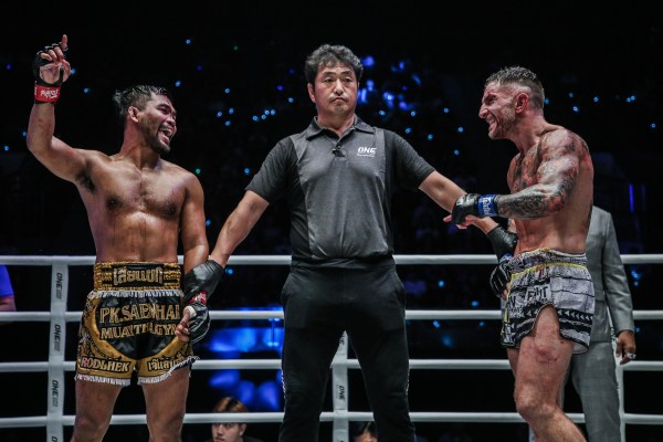 Rodlek PK.Saenchaimuaythaigym, Atsushi Onari, Liam Harrison (© ONE Championship)