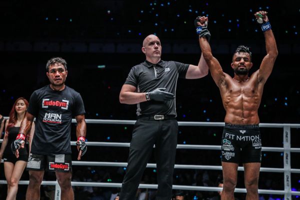 Abro Fernandes, Olivier Coste, Gurdarshan Mangat (© ONE Championship)
