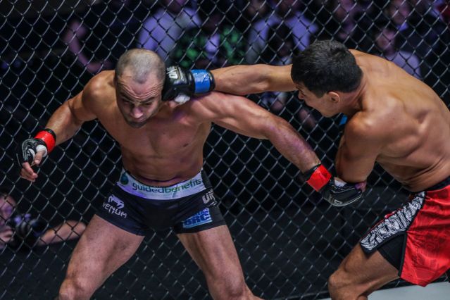 Eddie Alvarez, Timofey Nastyukhin (© ONE Championship)