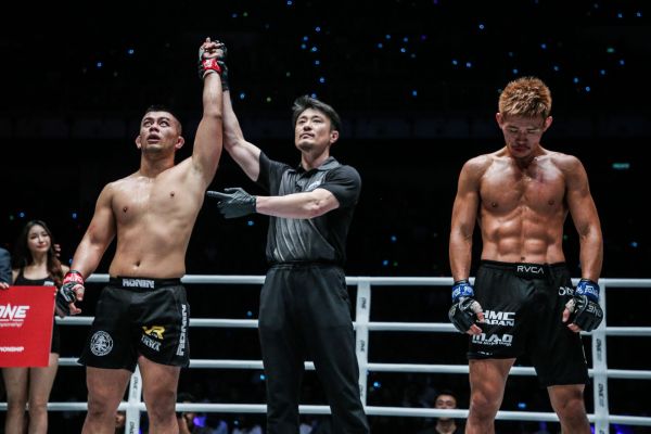 Ev Ting, Yoshinori Umeki, Daichi Abe (© ONE Championship)