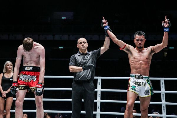 George Mann, Elias Dolaptsis, Sorgraw Petchyindee Academy (© ONE Championship)