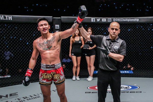 Bangpleenoi Petchyindee Academy, Elias Dolaptsis (©ONE Championship)