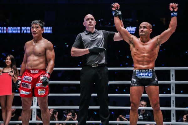 Eduard Folayang, Olivier Coste, Eddie Alvarez (©ONE Championship)