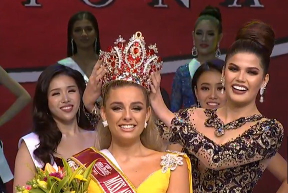 Chaiyenne Huisman, Sharifa Akeel