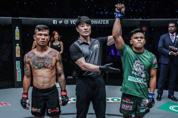 Egi Rozten, Yoshinori Umeki, Elipitua Siregar (©ONE Championship)