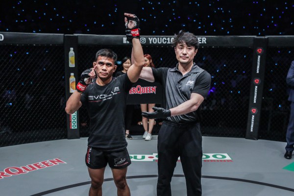 Eko Runi Saputra, Yoshinori Umeki (©ONE Championship)