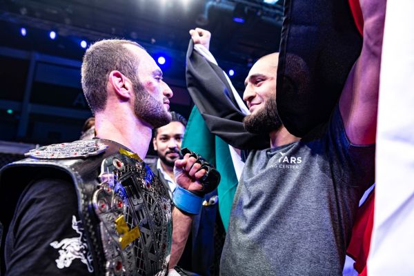 Jarrah Al-Selawe, Khamzat Chimaev (©Craig Kidwell/BRAVE Combat Federation)