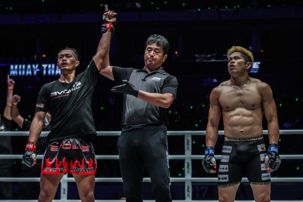 Tukkatatong Petpayathai, Atsushi Onari, Hiroaki Suzuki (©ONE Championship)