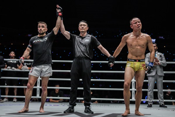 Troy Worthen, Yoshinori Umeki, Chen Lei (©ONE Championship)