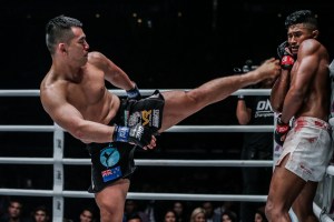 Ev Ting, Amir Khan (©ONE Championship)