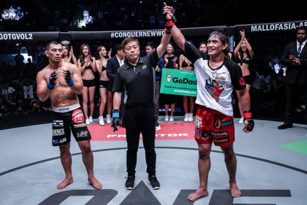 Ev Ting, Yuji Shimada, Eduard Folayang (©ONE Championship)