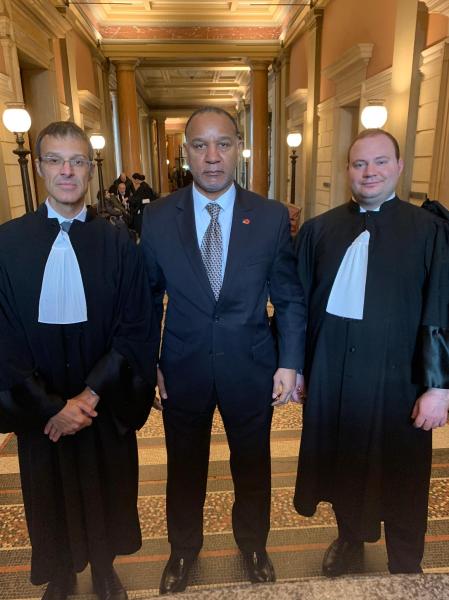 Densign White (center) with Gros & Waltenspühl representatives