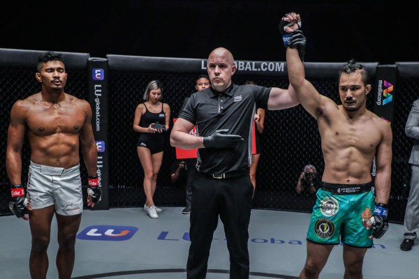 Amir Khan, Olivier Coste, Kimihiro Eto (©ONE Championship)