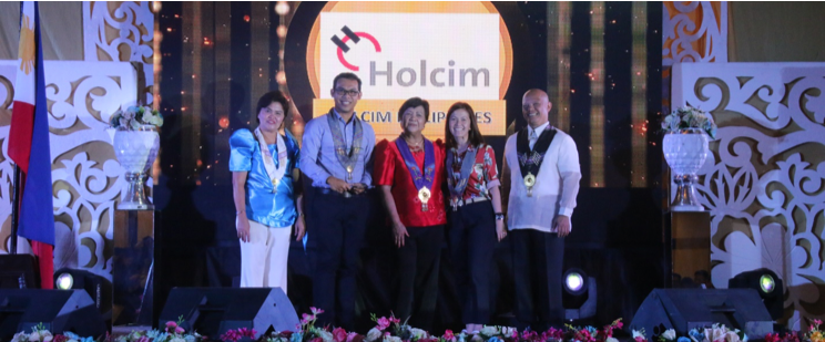 Sam Manlosa, May Escalicas (2nd, 4th from left)