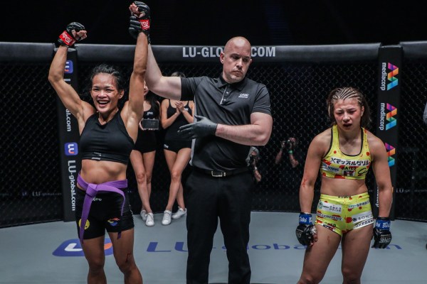 Tiffany Teo, Olivier Coste, Ayaka Miura (©ONE Championship)