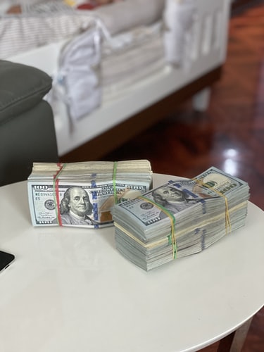 wads of dollar bills (©Celyn Kang)