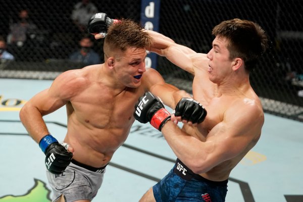 Drew Dober, Alexander Hernandez (©UFC)