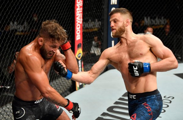 Jeremy Stephens, Calvin Kattar (©UFC)