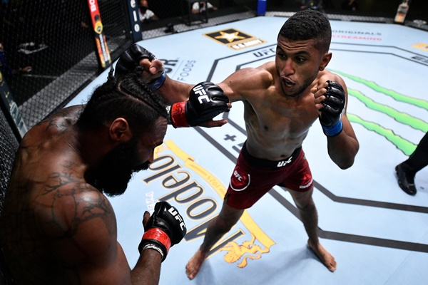 Jordan Griffin, Youssef Zalal (©UFC)