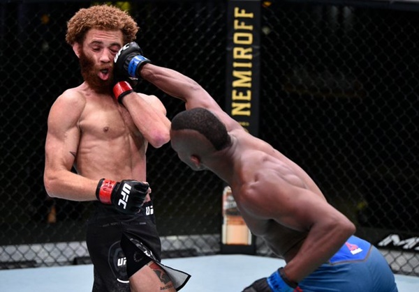 Luis Pena, Khama Worthy (©UFC)