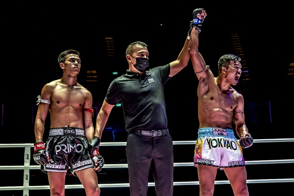 Panpayak Jitmuangnon, Superlek Kiatmoo9 (©ONE Championship)